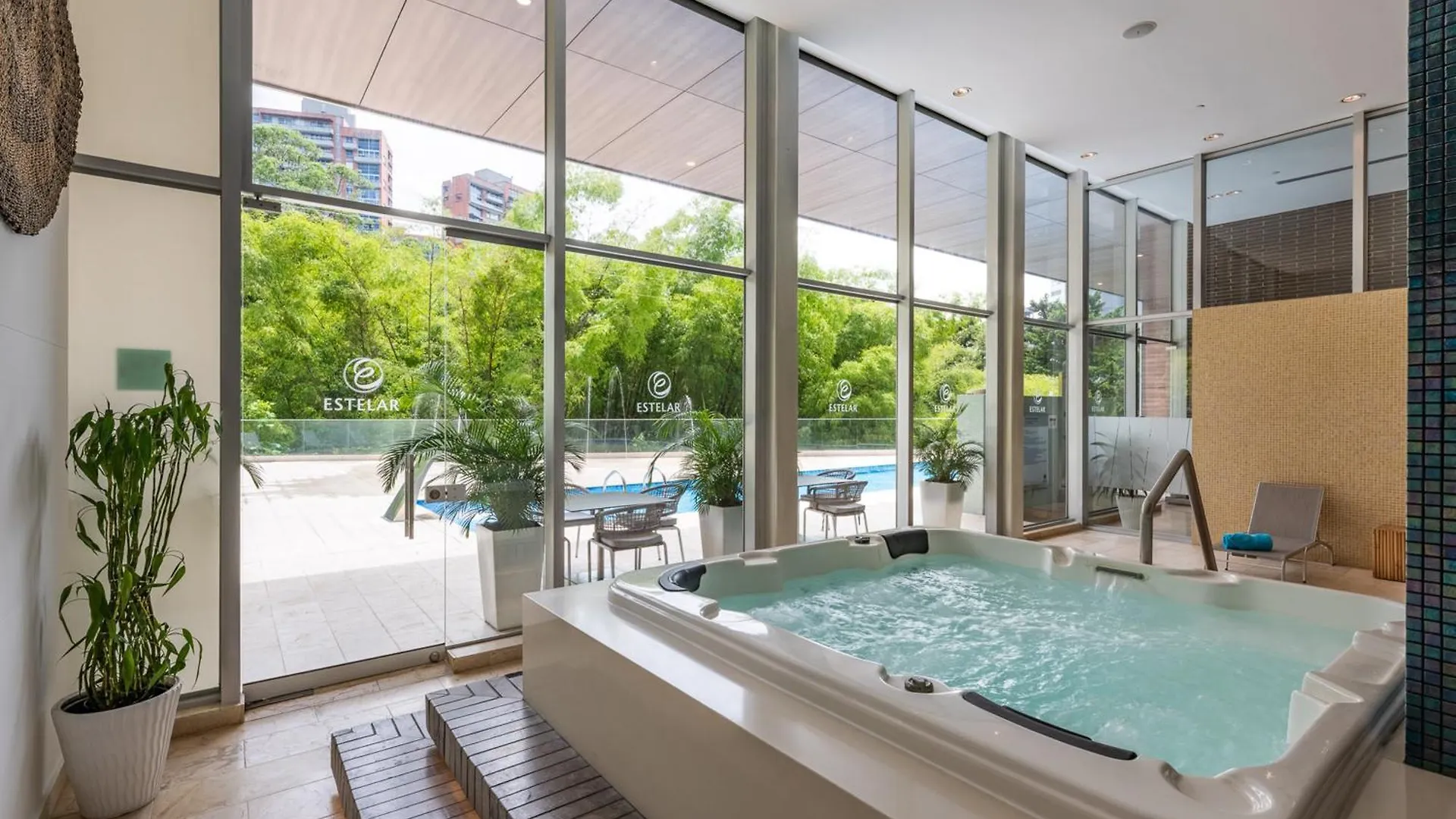 Estelar La Torre Suites Medellín Kolombiya