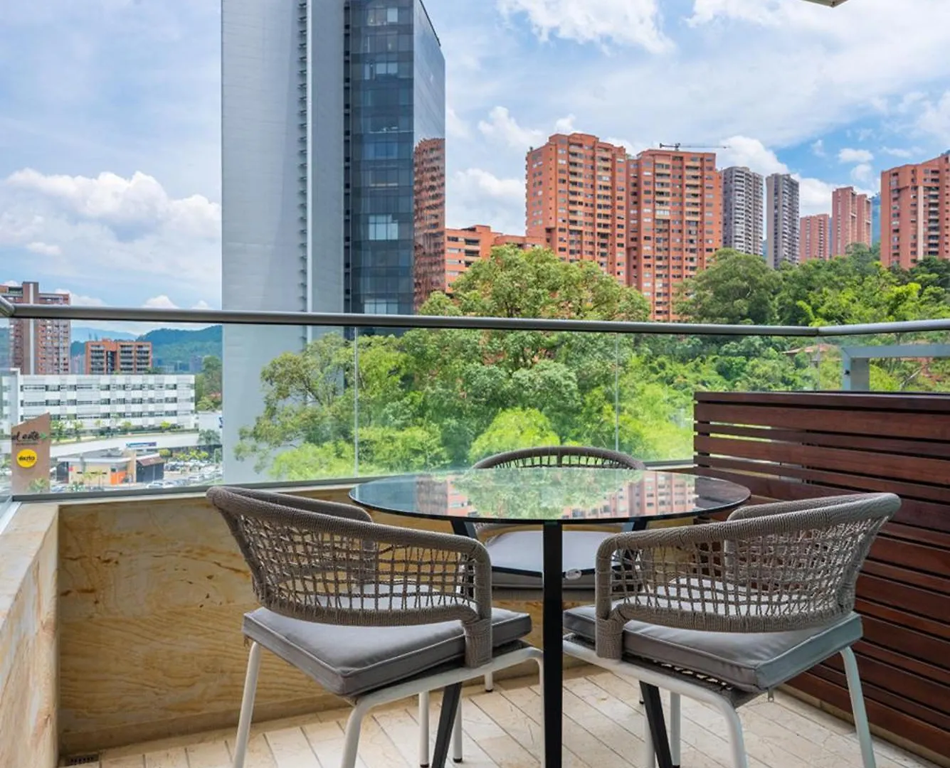 Estelar La Torre Suites Medellín