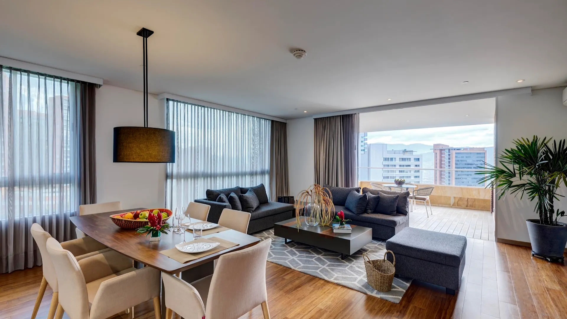Estelar La Torre Suites Medellín 5*,